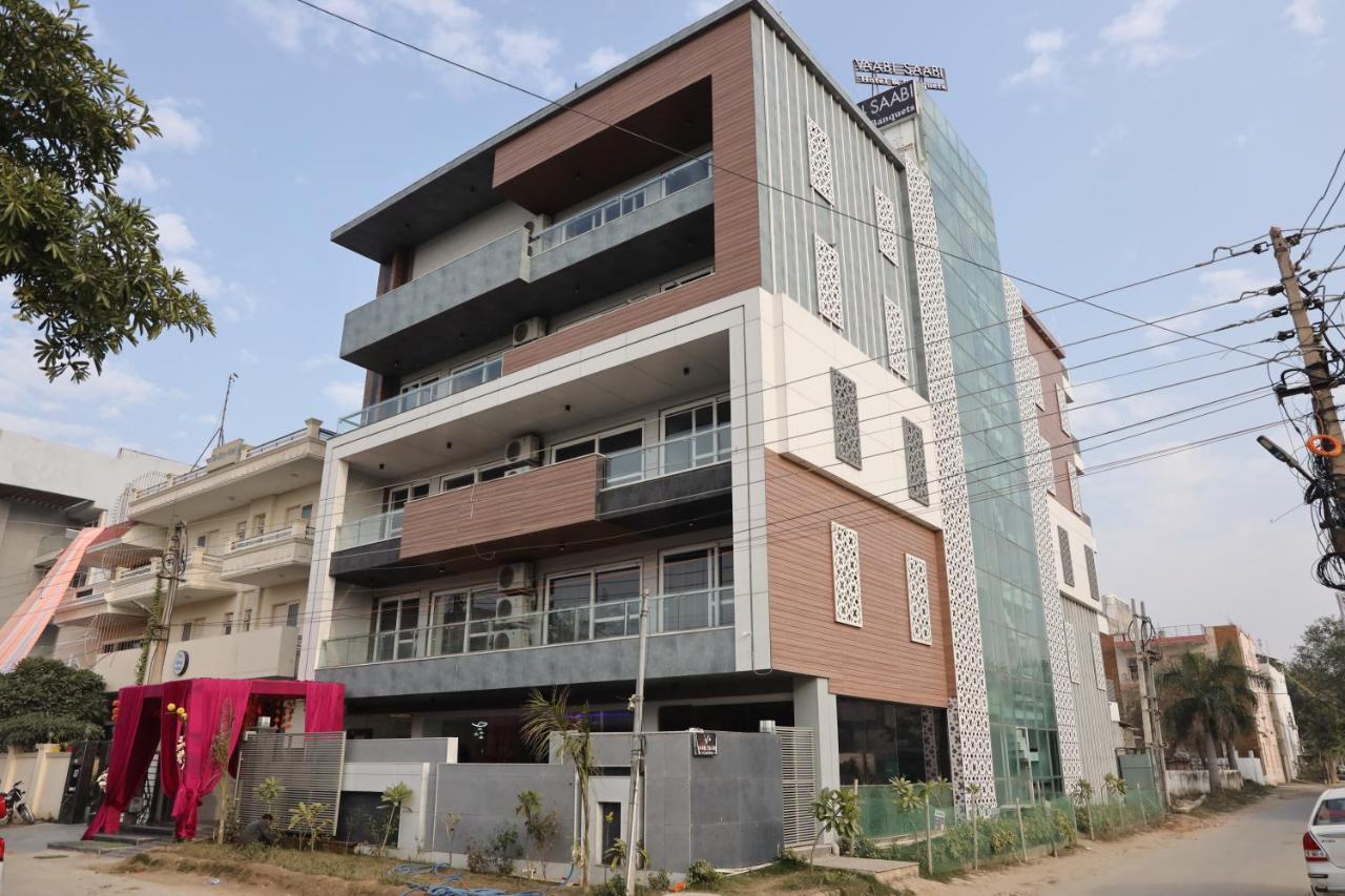 Vaabi Saabi Hotel Gurgaon Ngoại thất bức ảnh