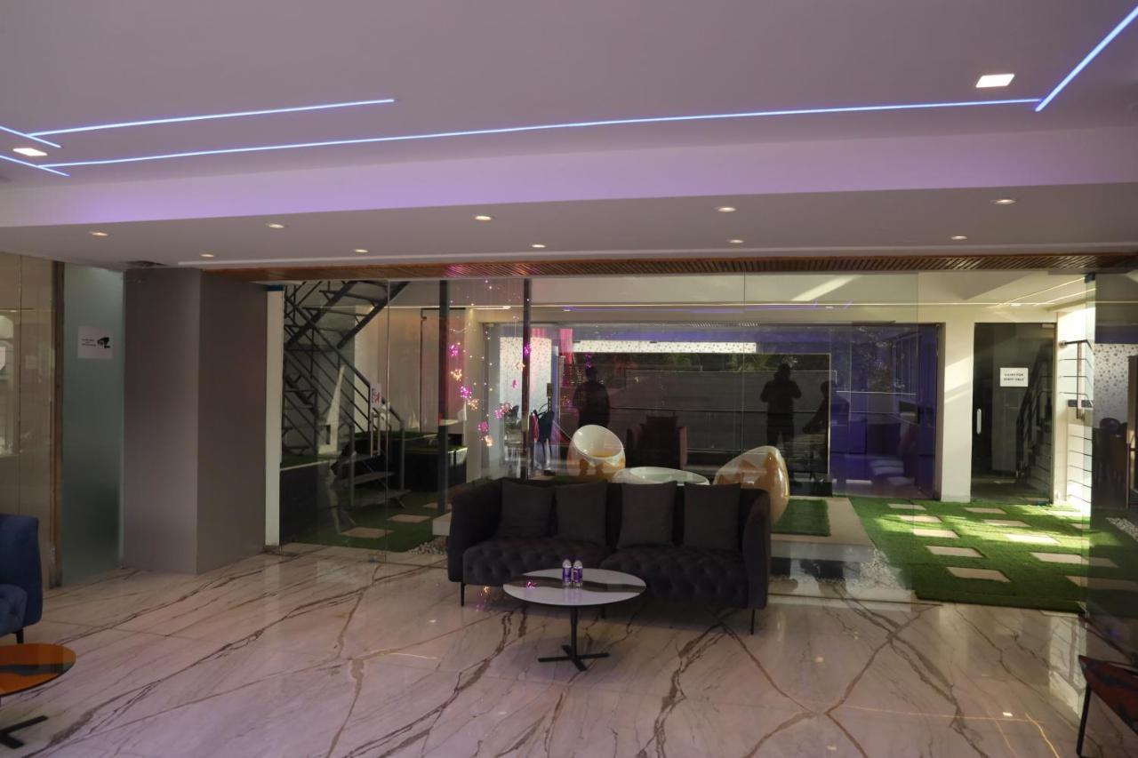 Vaabi Saabi Hotel Gurgaon Ngoại thất bức ảnh
